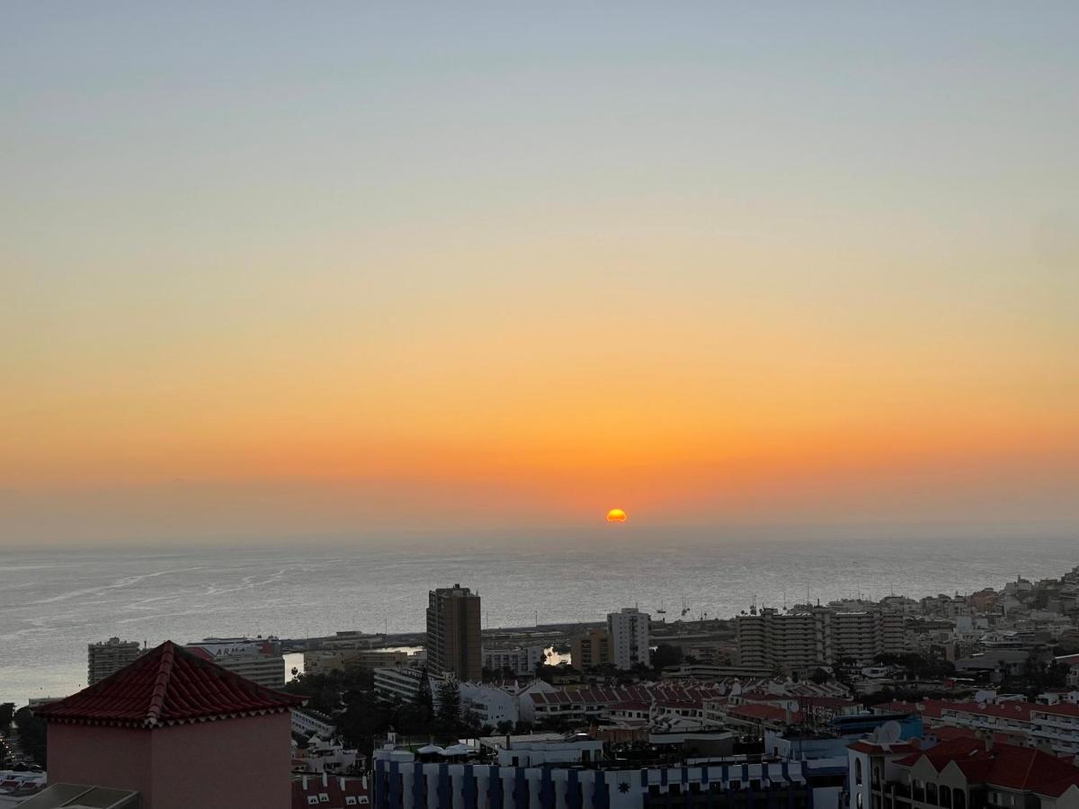Appartement Sunset In The Heights Ocean View - Heated Pool à Los Cristianos  Extérieur photo